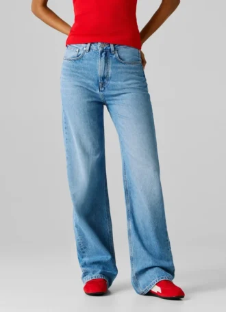 Jeans a vita media e vestibilità ampia