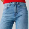 Jeans a vita media e vestibilità ampia Jeans a vita media e vestibilità ampia
