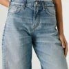 Jeans a vita media e vestibilità ampia Jeans a vita media e vestibilità ampia