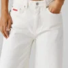 Jeans a vita media e vestibilità ampia Jeans a vita media e vestibilità ampia