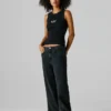 Jeans a vita media e vestibilità ampia