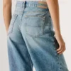 Jeans a vita media e vestibilità ampia Jeans a vita media e vestibilità ampia