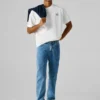 Jeans a vita media e vestibilità dritta Jeans a vita media e vestibilità dritta