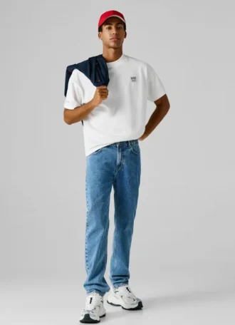 Jeans a vita media e vestibilità dritta
