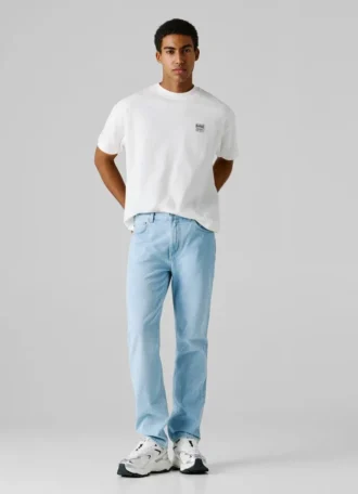 Jeans a vita media e vestibilità dritta