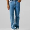 Jeans a vita media e vestibilità dritta Jeans a vita media e vestibilità dritta