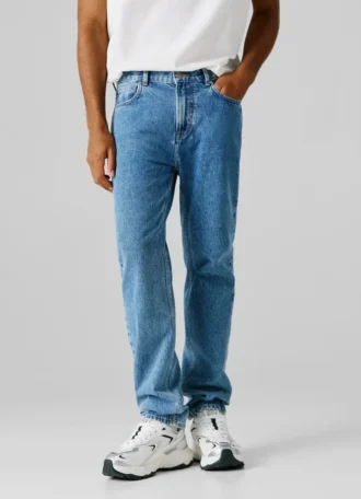 Jeans a vita media e vestibilità dritta