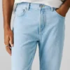 Jeans a vita media e vestibilità dritta