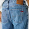 Jeans a vita media e vestibilità dritta Jeans a vita media e vestibilità dritta
