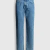 Jeans a vita media e vestibilità dritta Jeans a vita media e vestibilità dritta