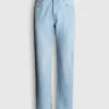 Jeans a vita media e vestibilità dritta