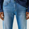 Jeans a vita media e vestibilità dritta – Cash