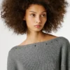 Maglione a costine con scollo a barchetta Maglione a costine con scollo a barchetta
