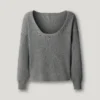 Maglione a costine con scollo a barchetta Maglione a costine con scollo a barchetta
