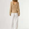 Maglione traforato con scollo a V Maglione traforato con scollo a V