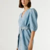 Miniabito in denim con scollo a V