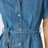 Miniabito in denim dalla vestibilità regolare Miniabito in denim dalla vestibilità regolare