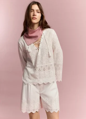 Pantaloncini con dettagli traforati