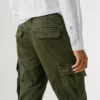 Pantaloni cargo in twill dalla vestibilità regolare Pantaloni cargo in twill dalla vestibilità regolare