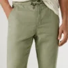 Pantaloni chino con coulisse regolabile Pantaloni chino con coulisse regolabile