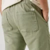 Pantaloni chino con coulisse regolabile Pantaloni chino con coulisse regolabile