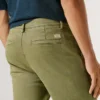 Pantaloni chino dalla vestibilità affusolata