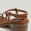 Sandali con dettagli animalier