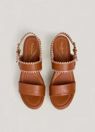 Sandali con zeppa e chiusura con fibbia