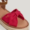 Sandali con zeppa e cinturini incrociati