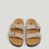 Sandali in pelle scamosciata con doppia fibbia Sandali in pelle scamosciata con doppia fibbia