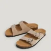 Sandali in pelle scamosciata con doppia fibbia Sandali in pelle scamosciata con doppia fibbia