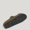 Sandali in pelle scamosciata con doppia fibbia Sandali in pelle scamosciata con doppia fibbia