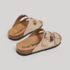 Sandali in pelle scamosciata con doppia fibbia Sandali in pelle scamosciata con doppia fibbia