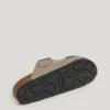 Sandali in pelle scamosciata con doppia fibbia Sandali in pelle scamosciata con doppia fibbia