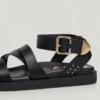 Sandali piatti con cinturini incrociati Sandali piatti con cinturini incrociati
