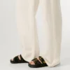 Sandali piatti in pelle scamosciata Sandali piatti in pelle scamosciata