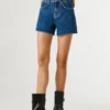 Shorts in denim dalla vestibilità regolare Shorts in denim dalla vestibilità regolare