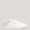 Sneakers classiche con dettagli in pelle scamosciata Sneakers classiche con dettagli in pelle scamosciata