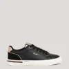 Sneakers classiche con dettagli in pelle scamosciata Sneakers classiche con dettagli in pelle scamosciata