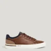 Sneakers classiche con dettagli in pelle scamosciata Sneakers classiche con dettagli in pelle scamosciata