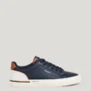 Sneakers classiche con dettagli in pelle scamosciata Sneakers classiche con dettagli in pelle scamosciata