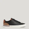 Sneakers classiche con dettagli in pelle scamosciata Sneakers classiche con dettagli in pelle scamosciata
