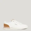 Sneakers classiche con dettagli in pelle scamosciata Sneakers classiche con dettagli in pelle scamosciata