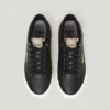 Sneakers classiche con dettagli in pelle scamosciata Sneakers classiche con dettagli in pelle scamosciata