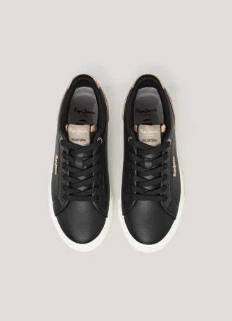 Sneakers classiche con dettagli in pelle scamosciata