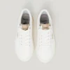 Sneakers classiche con dettagli in pelle scamosciata Sneakers classiche con dettagli in pelle scamosciata