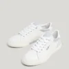 Sneakers classiche con dettagli in pelle scamosciata Sneakers classiche con dettagli in pelle scamosciata