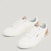 Sneakers classiche con dettagli in pelle scamosciata Sneakers classiche con dettagli in pelle scamosciata