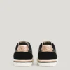 Sneakers classiche con dettagli in pelle scamosciata Sneakers classiche con dettagli in pelle scamosciata