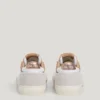 Sneakers classiche con dettagli in pelle scamosciata Sneakers classiche con dettagli in pelle scamosciata